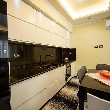 Mahili Apartament *